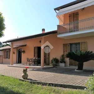 Camera Privata In Villa Con Ingresso Indipendente E Grande Giardino